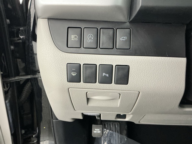 used 2018 Toyota Highlander car, priced at $17,955