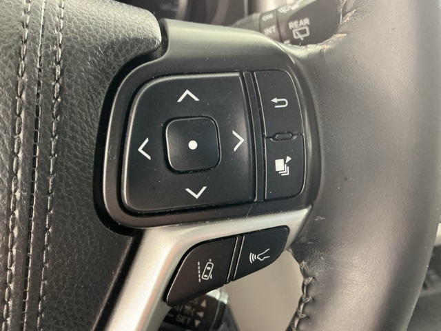 used 2018 Toyota Highlander car, priced at $17,955