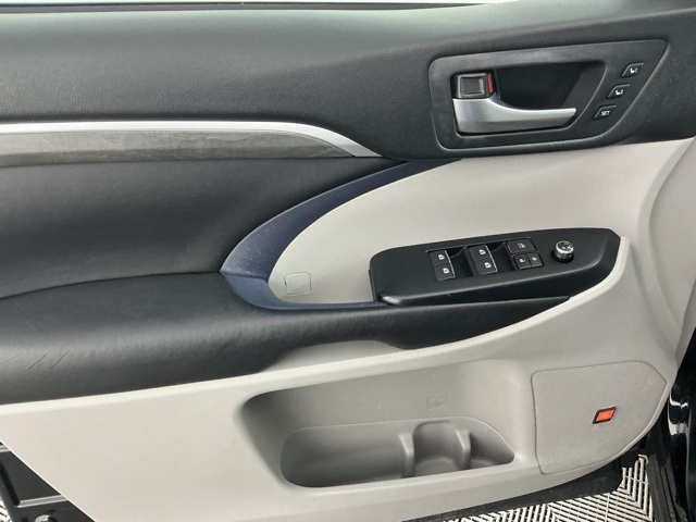 used 2018 Toyota Highlander car, priced at $17,955