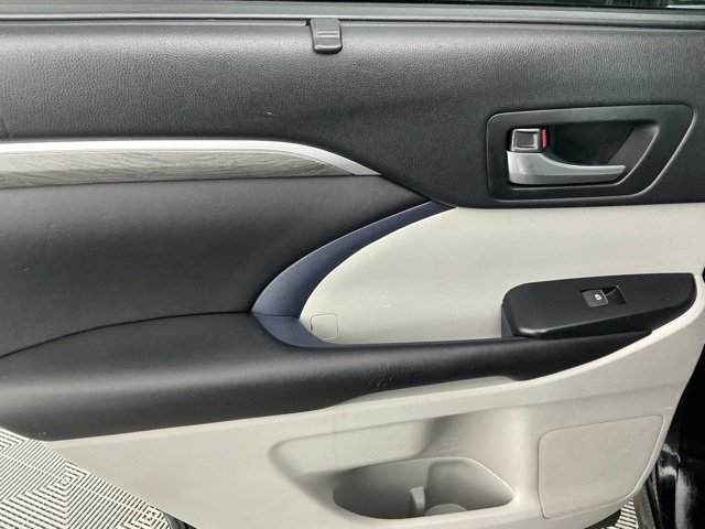 used 2018 Toyota Highlander car, priced at $17,955