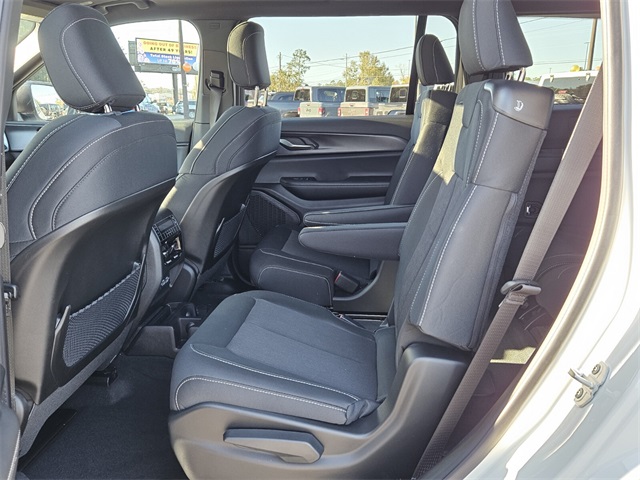 2025 Jeep Grand Cherokee L Laredo X 4x2