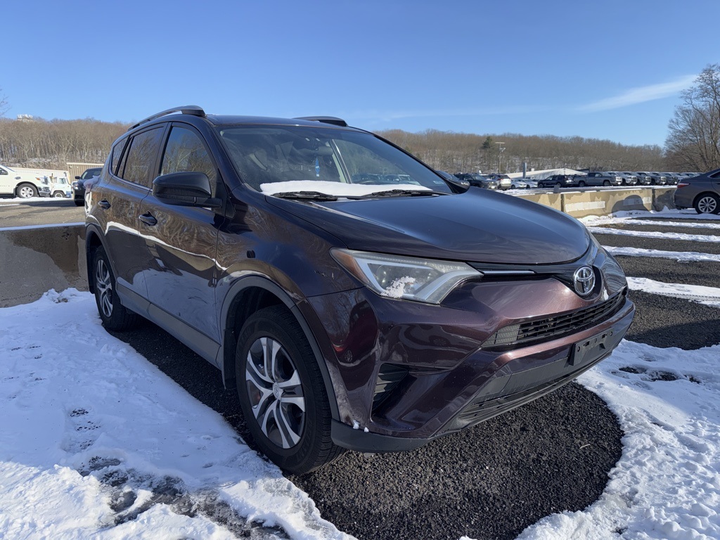 2016 Toyota RAV4 LE's photo