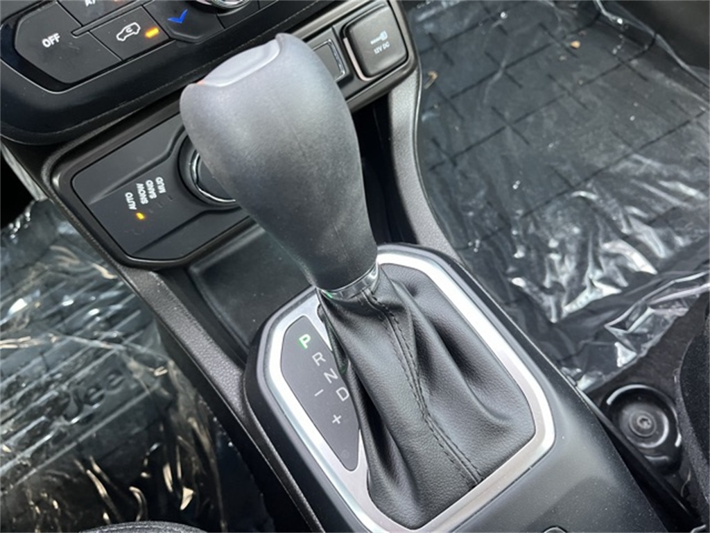 2023 Jeep Renegade Latitude Upland photo 12