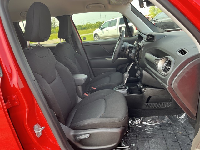 2023 Jeep Renegade Latitude Upland photo 24