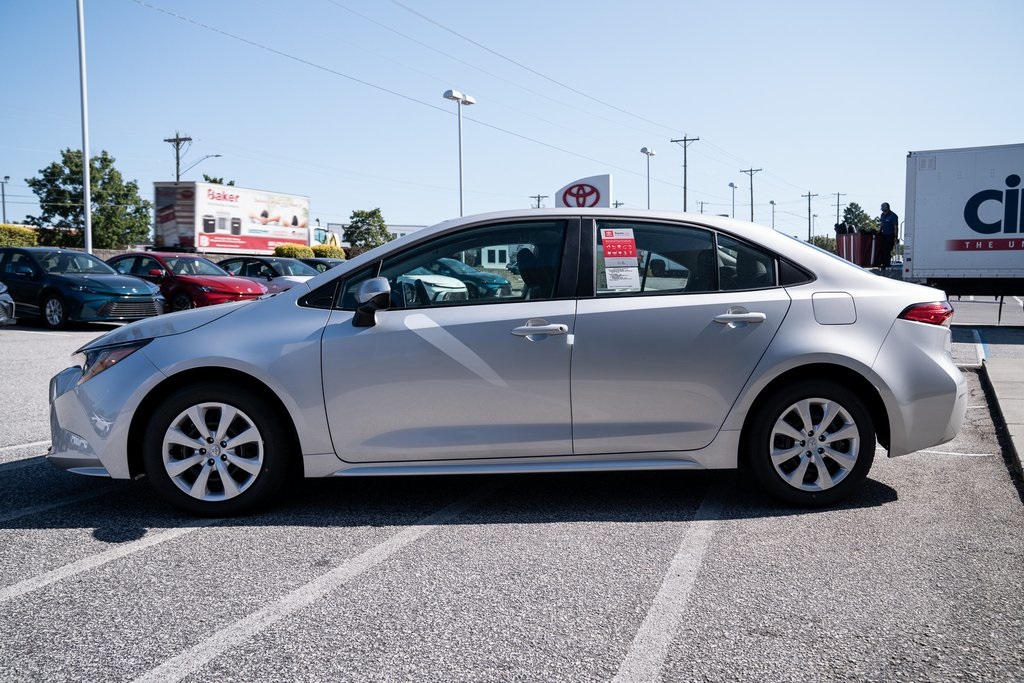 2025 Toyota Corolla LE photo 4