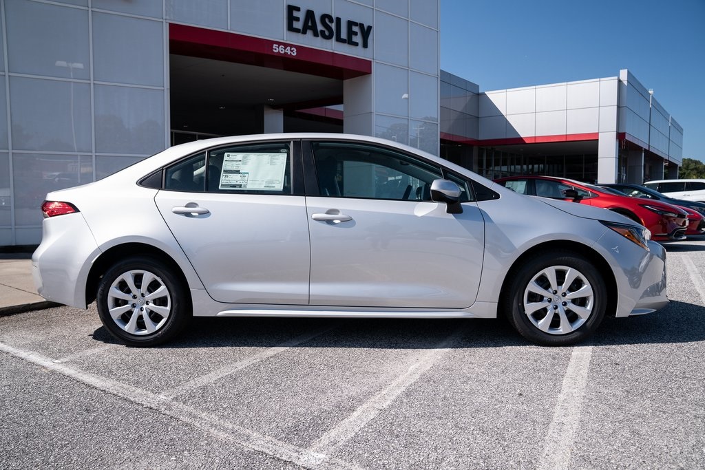 2025 Toyota Corolla LE photo 8