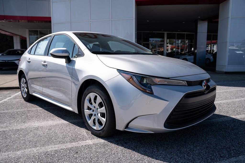 2025 Toyota Corolla LE photo 9
