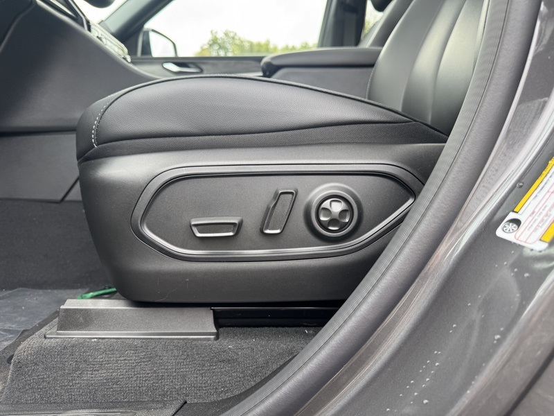 2025 Jeep Grand Cherokee Limited photo 11