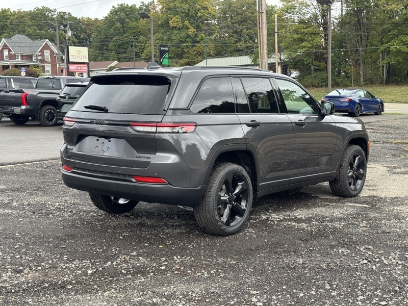 2025 Jeep Grand Cherokee Limited photo 3