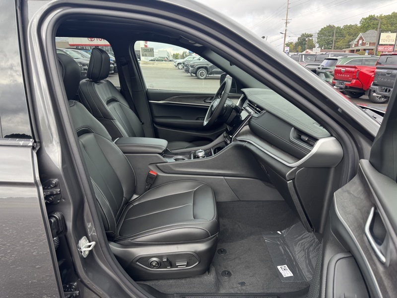 2025 Jeep Grand Cherokee Limited photo 35