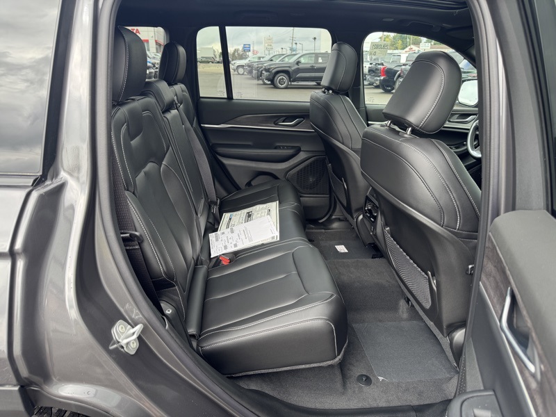 2025 Jeep Grand Cherokee Limited photo 37