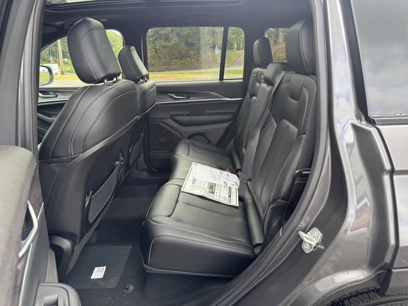 2025 Jeep Grand Cherokee Limited photo 38