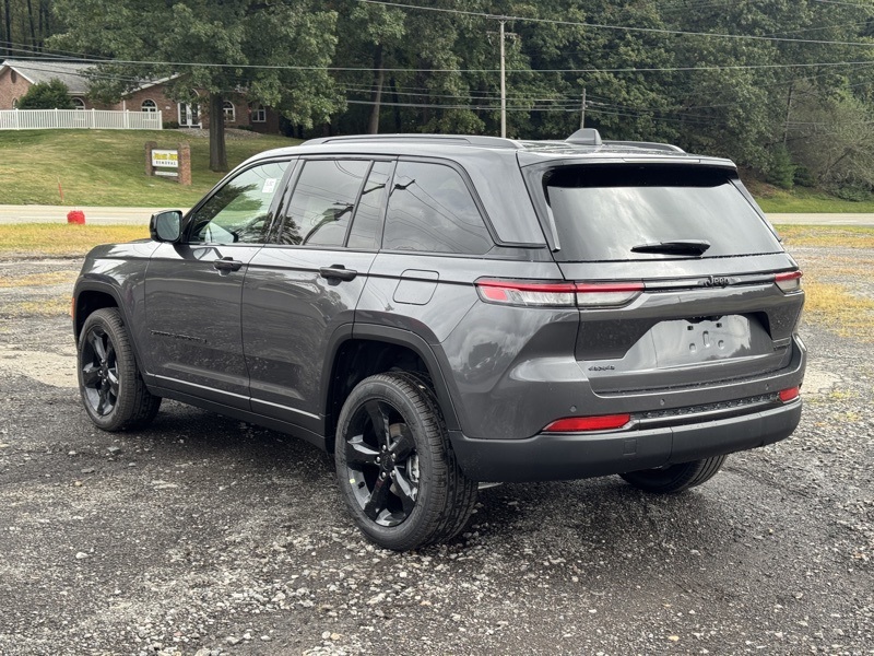 2025 Jeep Grand Cherokee Limited photo 5