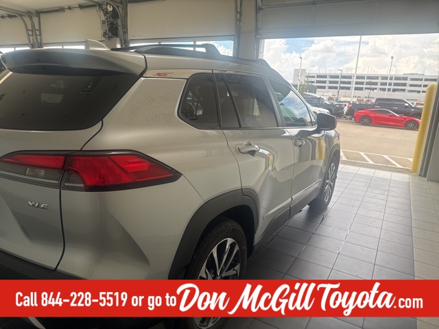 2024 Toyota Corolla Cross XLE photo 13