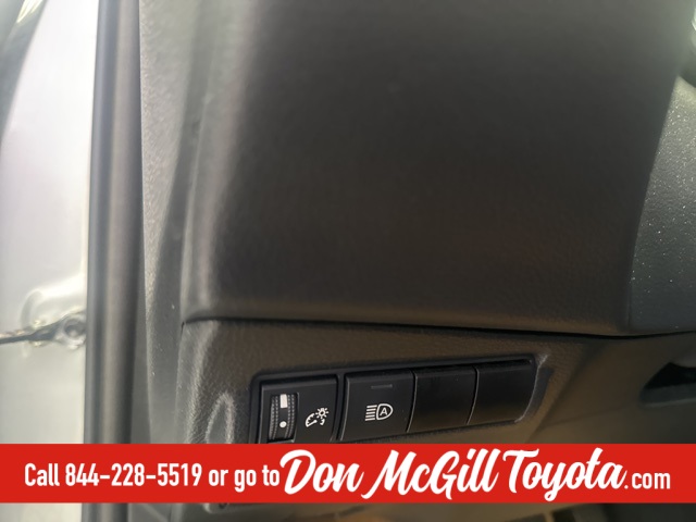 2024 Toyota Corolla Cross XLE photo 16