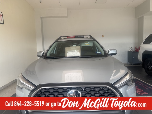 2024 Toyota Corolla Cross XLE photo 2