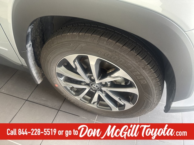 2024 Toyota Corolla Cross XLE photo 5