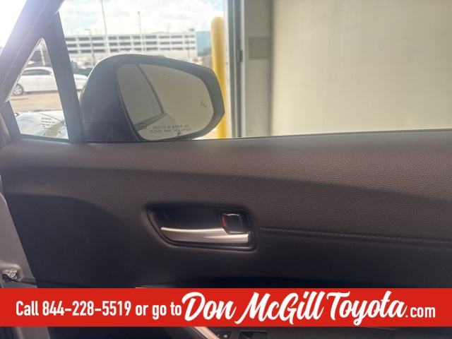 2024 Toyota Corolla Cross XLE photo 7
