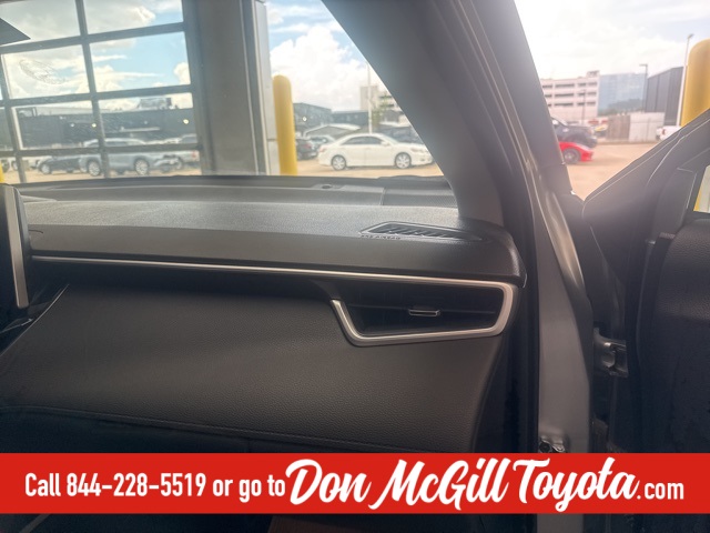2024 Toyota Corolla Cross XLE photo 8