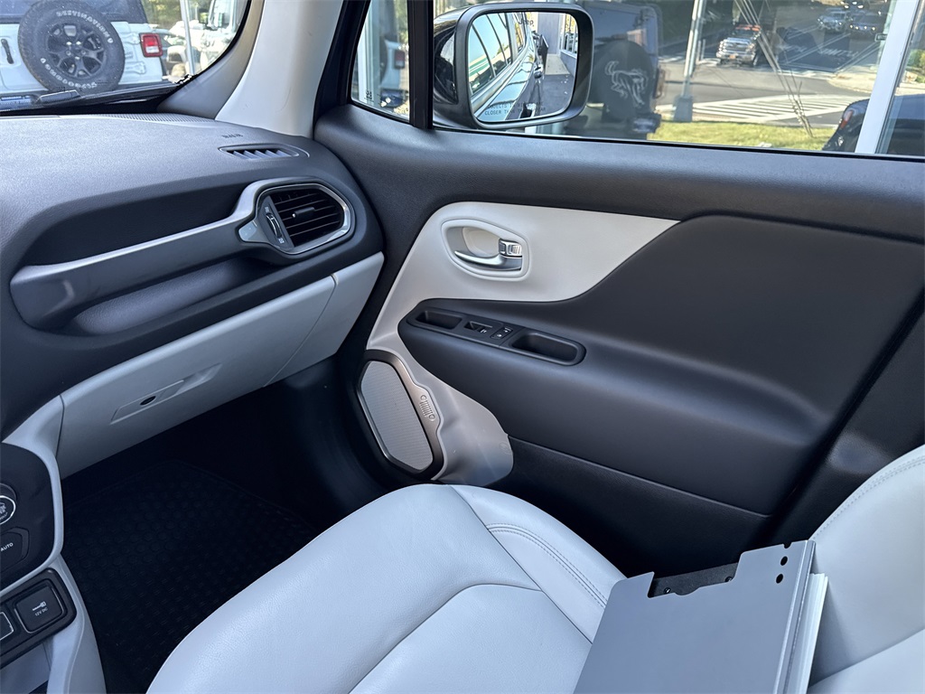 2022 Jeep Renegade Limited photo 24