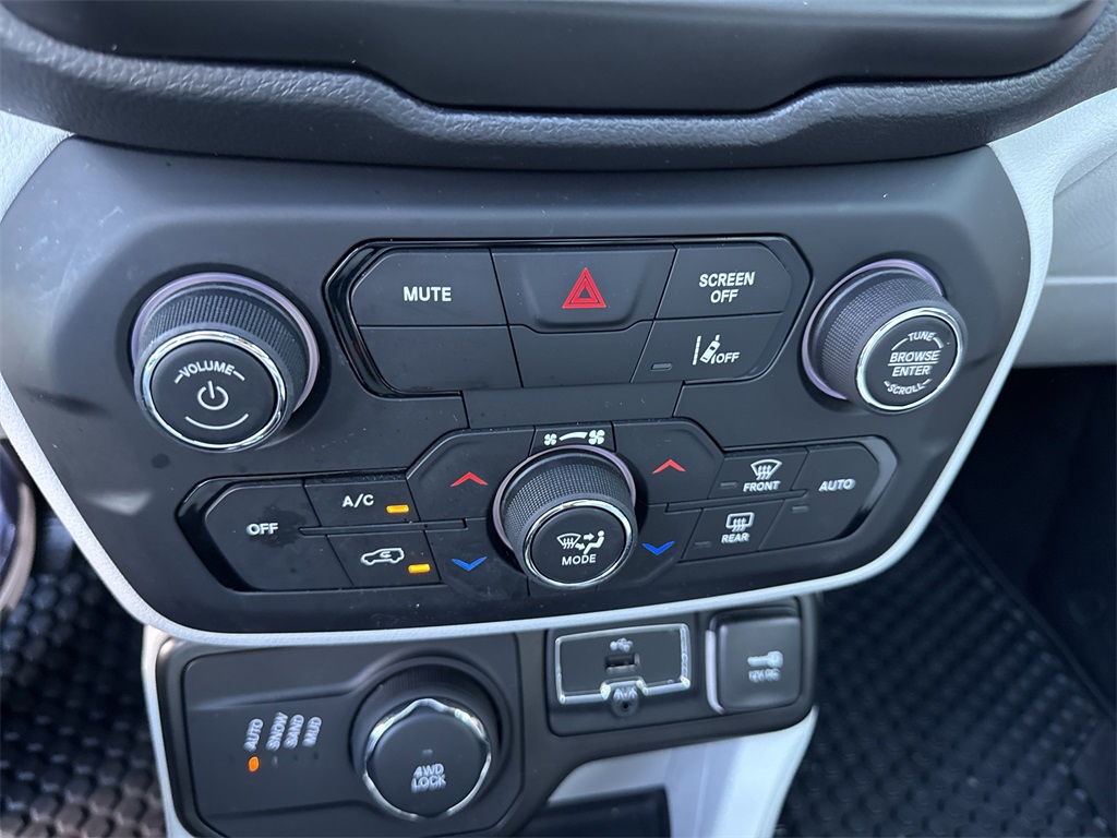 2022 Jeep Renegade Limited photo 29