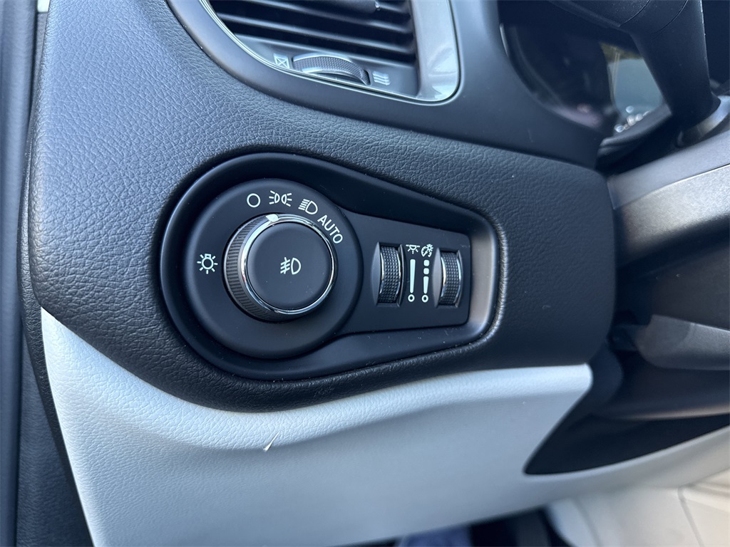 2022 Jeep Renegade Limited photo 32