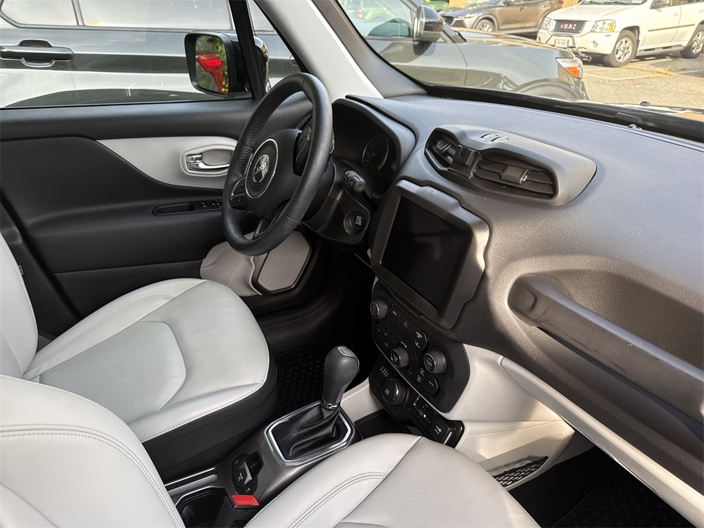 2022 Jeep Renegade Limited photo 9