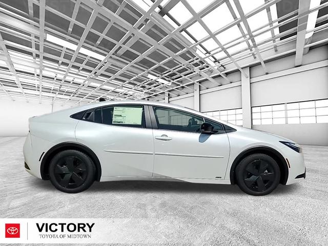 2026 Toyota Prius LE photo 2