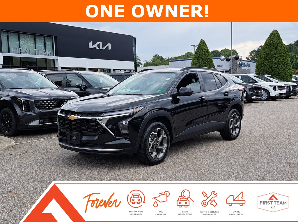 2024 Chevrolet Trax LT SUV FWD 1