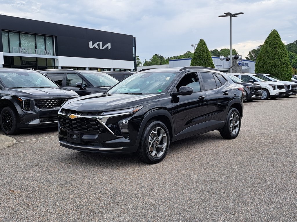 2024 Chevrolet Trax LT SUV FWD 2