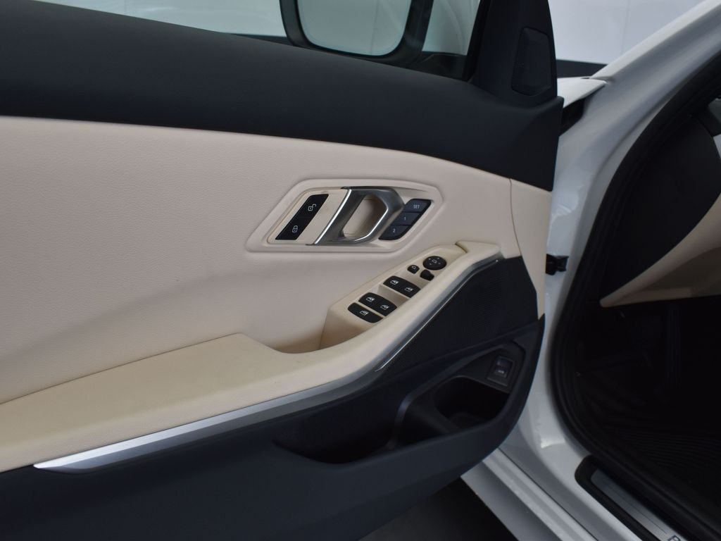 2025 Alpine White BMW 3 Series 330i RWD Sedan