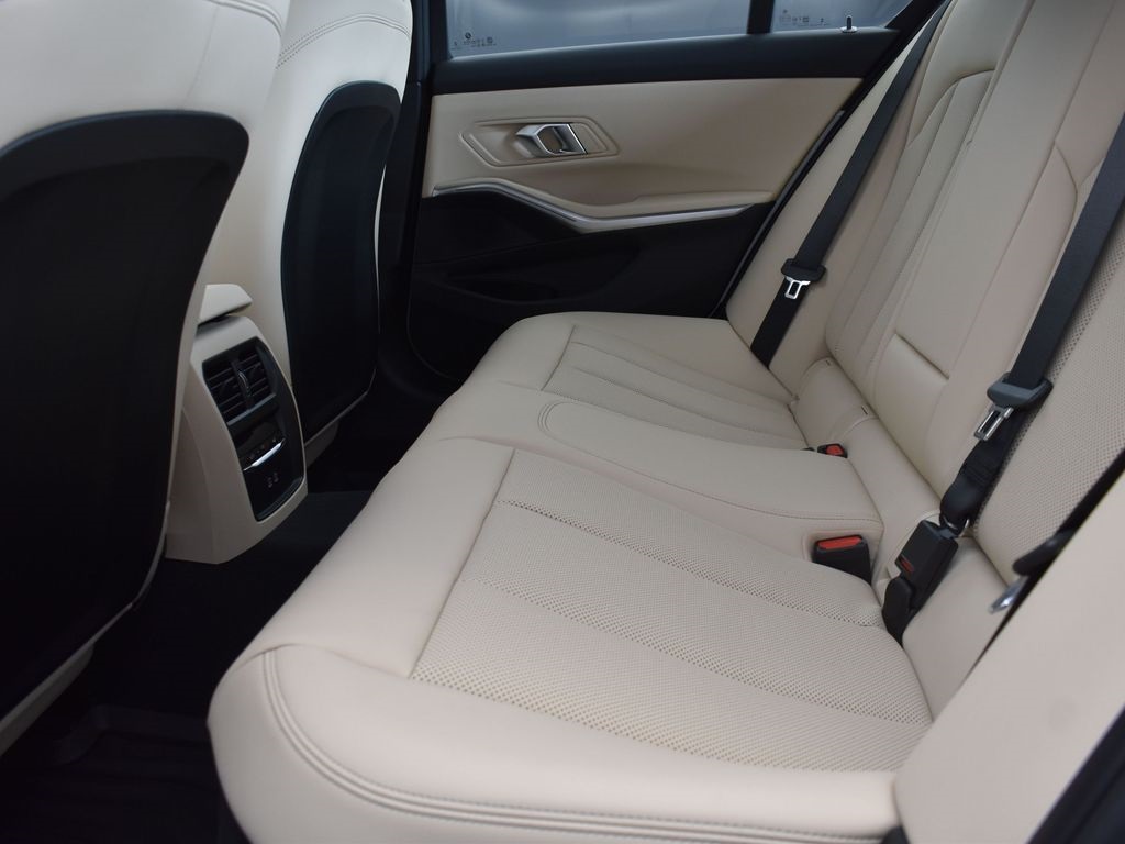 2025 Alpine White BMW 3 Series 330i RWD Sedan