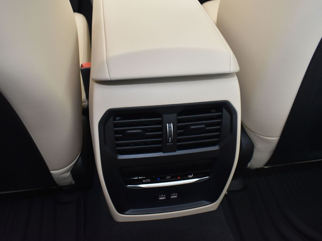 2025 Alpine White BMW 3 Series 330i RWD Sedan