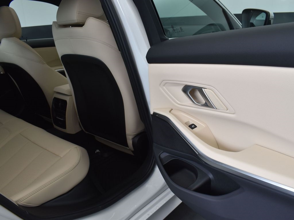 2025 Alpine White BMW 3 Series 330i RWD Sedan