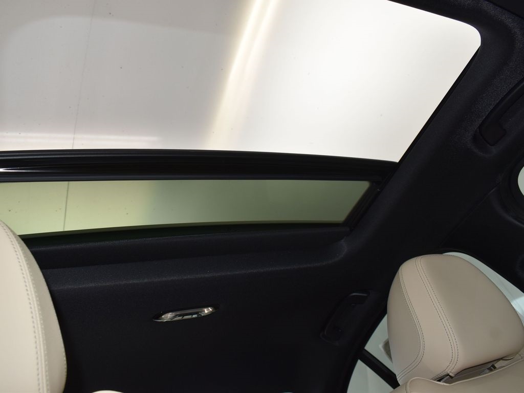 2025 Alpine White BMW 3 Series 330i RWD Sedan