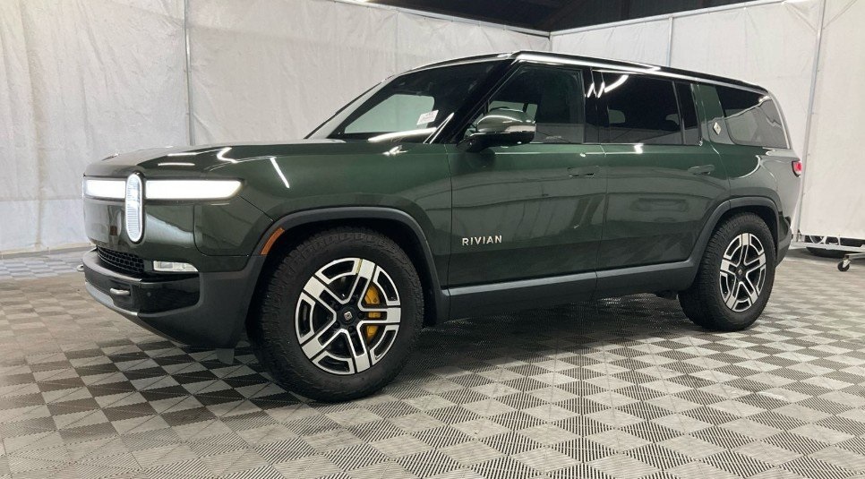 2023 Rivian R1S Adventure's photo