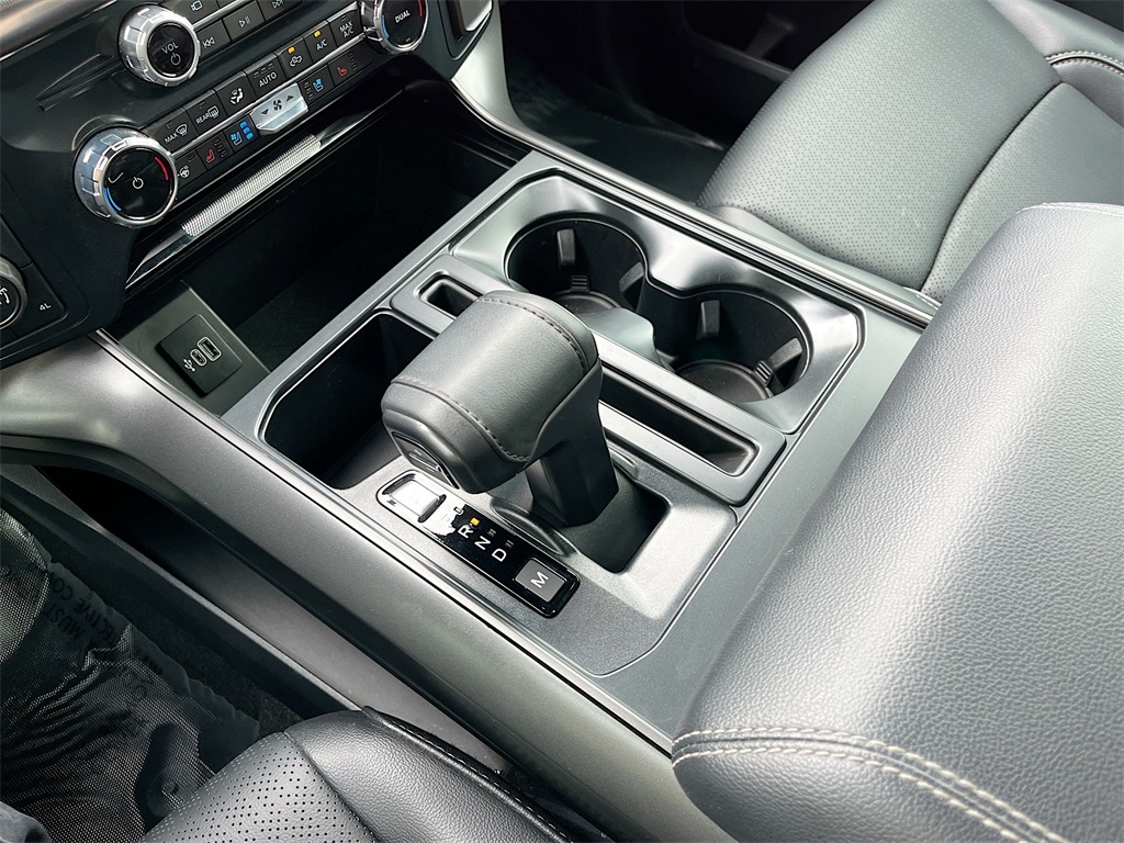 2025 Ford F-150 Lariat photo 17