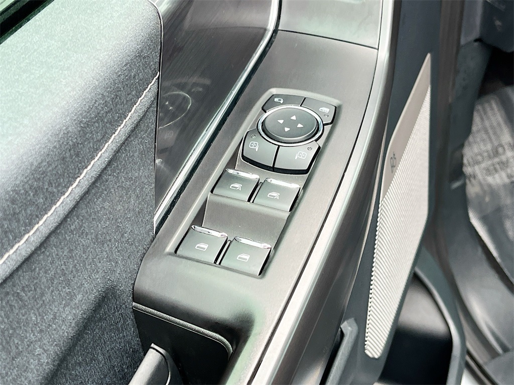 2025 Ford F-150 Lariat photo 18
