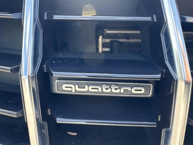 2021 Audi Q3 S line Premium photo 8