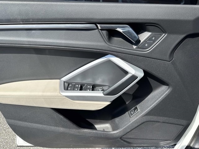2021 Audi Q3 S line Premium photo 9