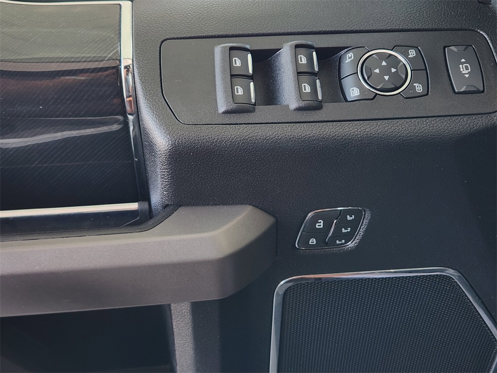 2021 Ford F-350 photo 21
