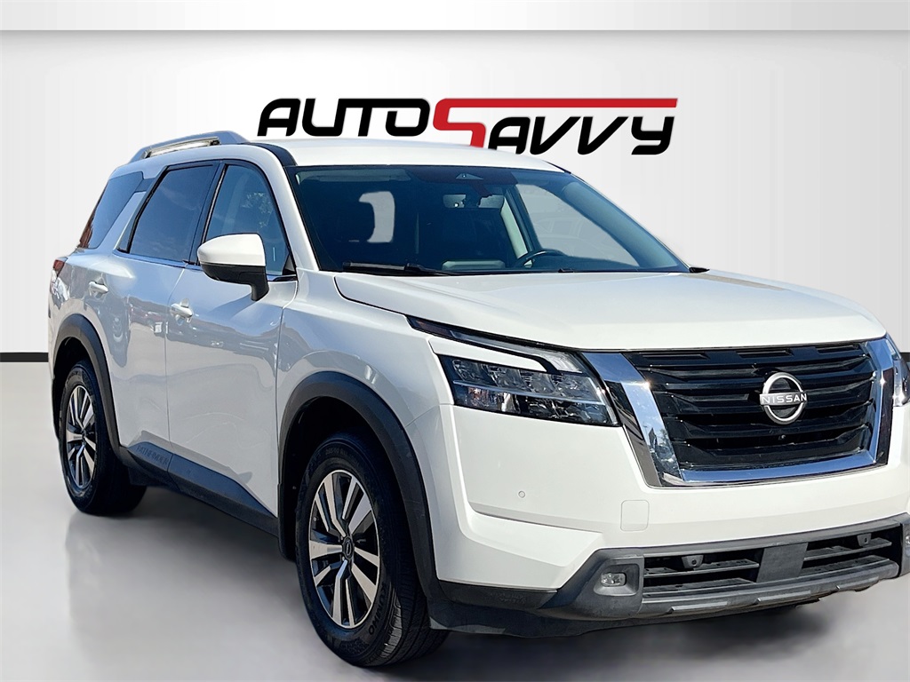 2023 Nissan Pathfinder SL