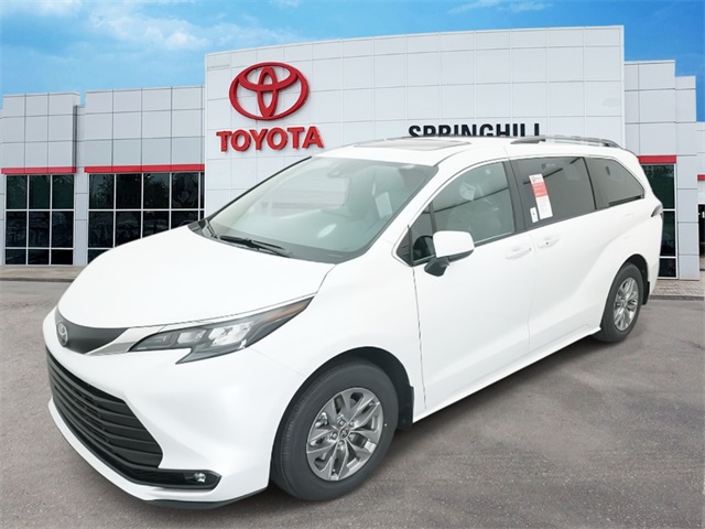 2026 Toyota Sienna XLE's photo