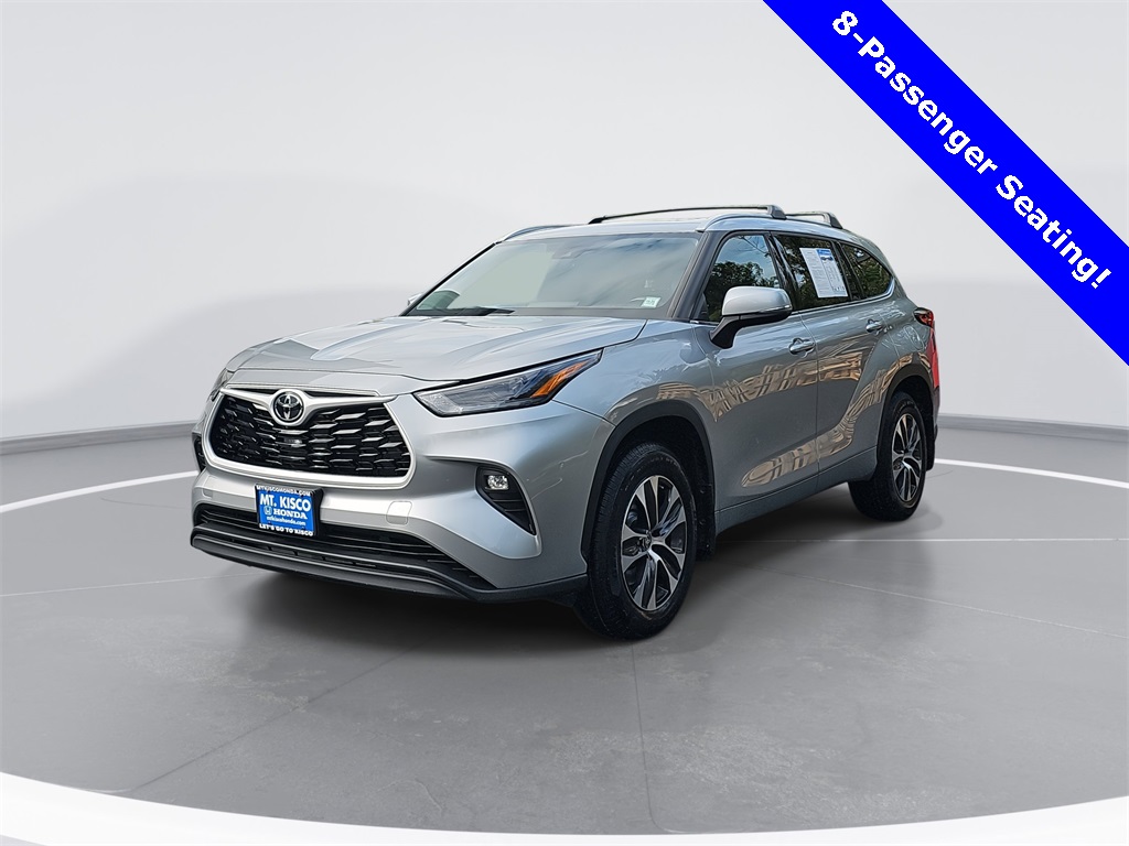 2022 Toyota Highlander XLE's photo