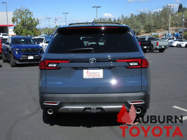2026 Toyota Highlander Hybrid Limited photo 2