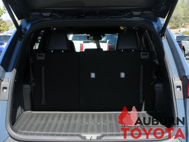 2026 Toyota Highlander Hybrid Limited photo 4
