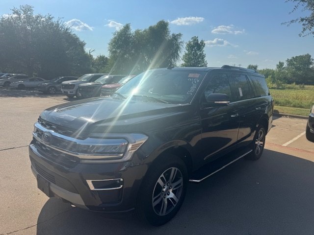 2022 Ford Expedition Limited photo 2