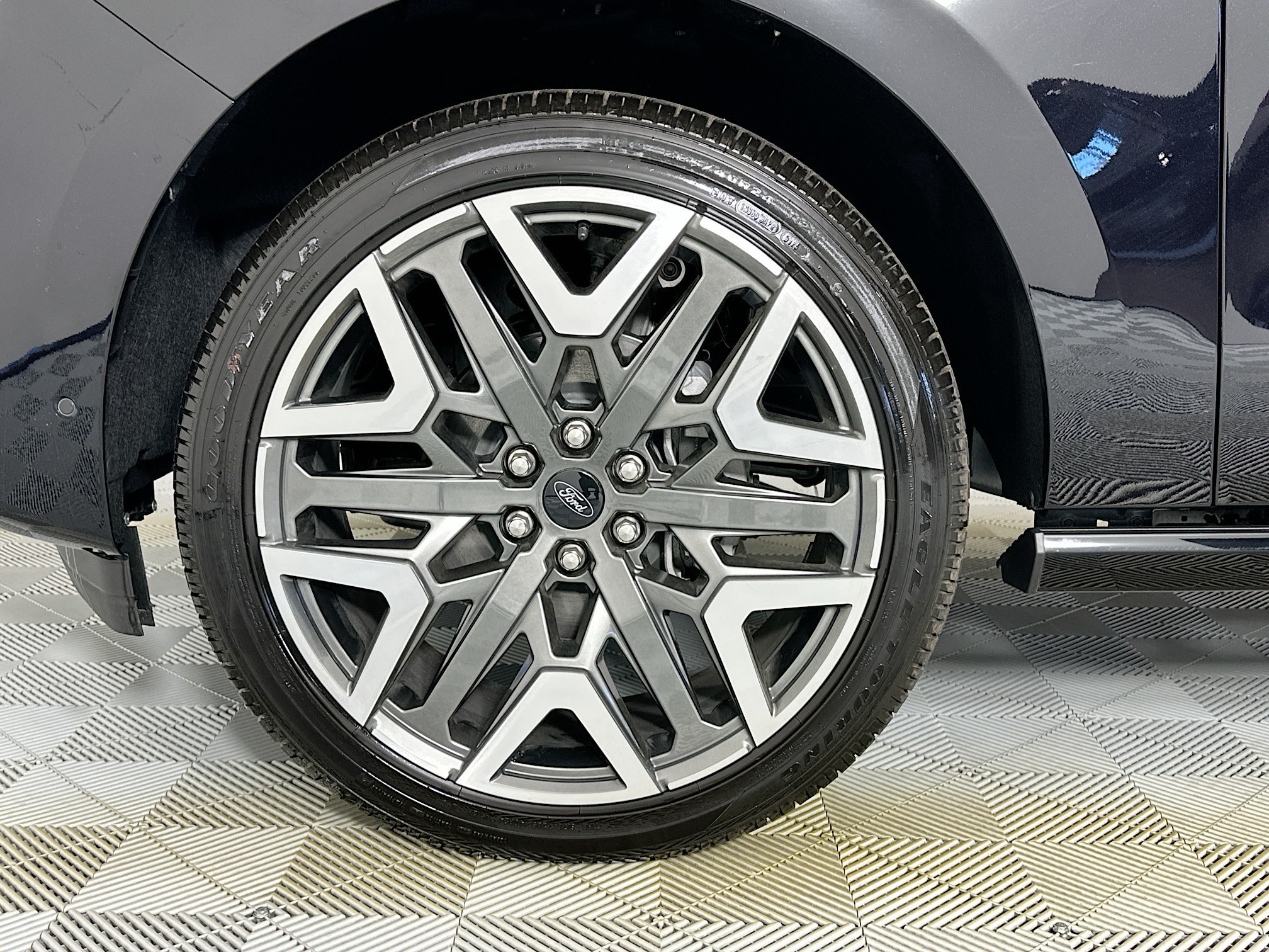 used 2025 Ford Expedition Max car, priced at $79,998