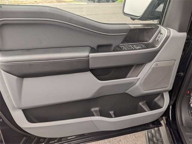 2025 Ford F-150 Lightning photo 12