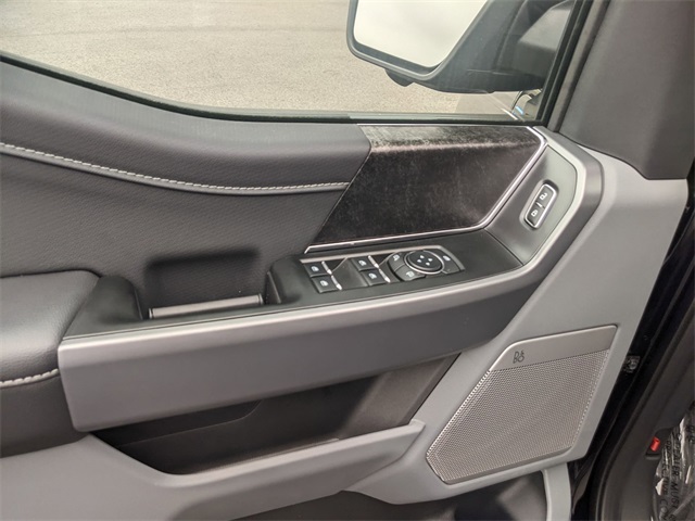 2025 Ford F-150 Lightning photo 13